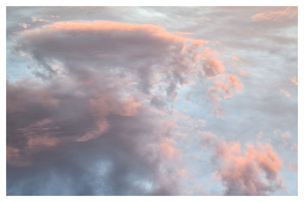 cloud 091022 6
Cloud Photographer
Cloud Photography By Robert Ireland Contemporary Artist