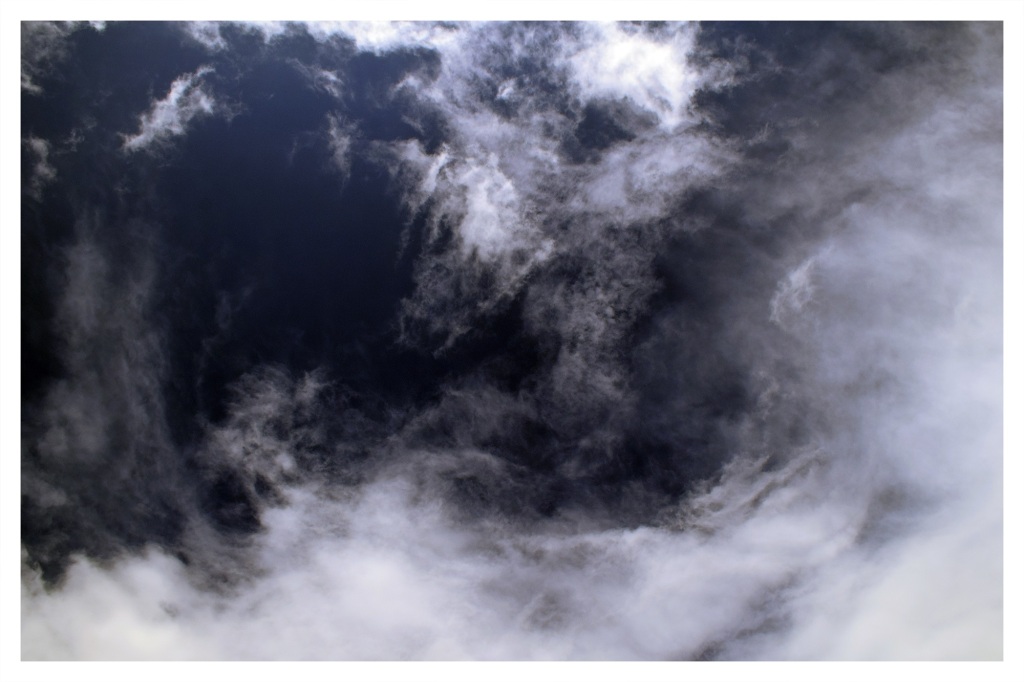 clouds-0389-2000-cloud-abstract
Cloud Photographer
Cloud Photography By Robert Ireland Contemporary Artist